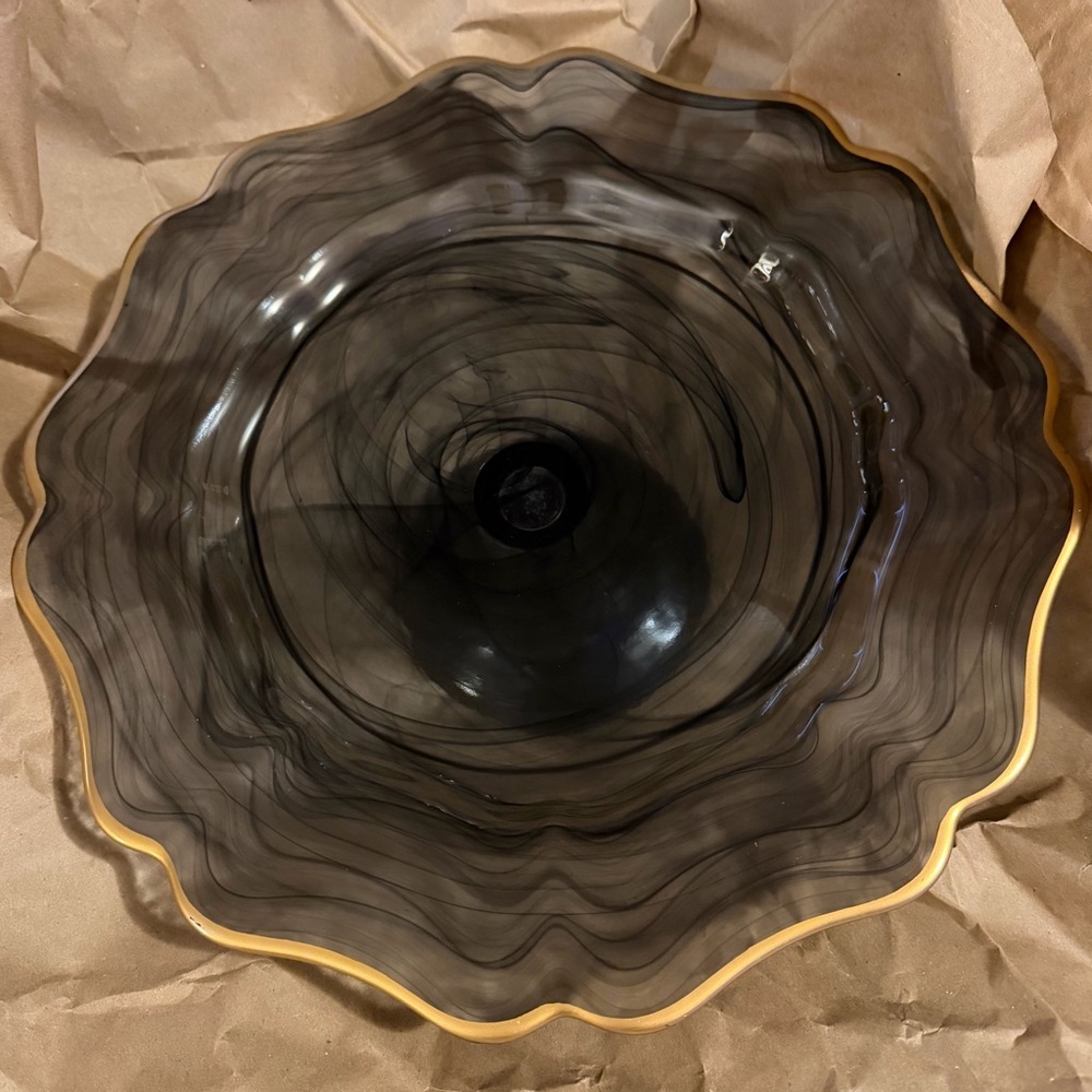 Elegant Black and Gold Glass cake pedestal